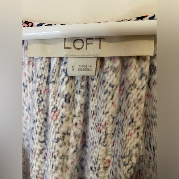 LOFT Floral colorful Flutter Sleeve Blouse - Picture 2 of 8